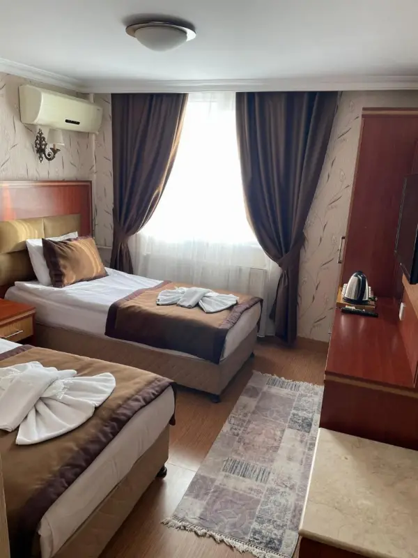 Hermanos Hotel Main image