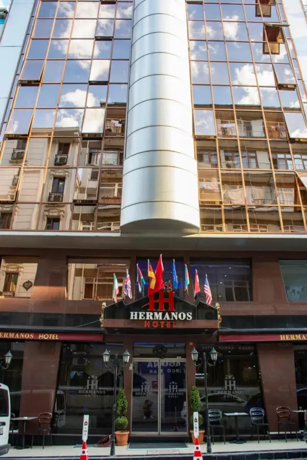 Hermanos Hotel Main image