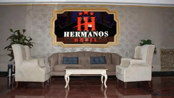 Hermanos Hotel 5