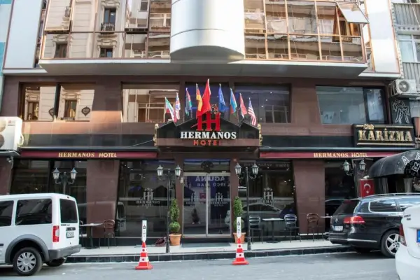 Hermanos Hotel 6