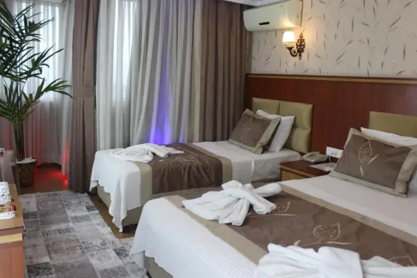 Hermanos Hotel 9